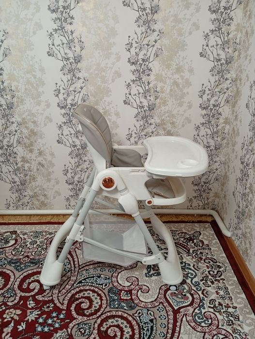 Bolalar ovqat stoli juda yaxshi narsa Holati zor