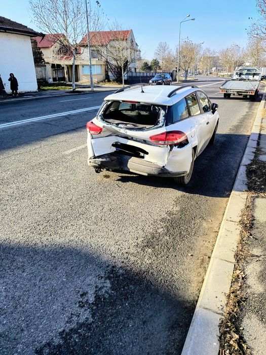 Renault Clio 4break avariat spate