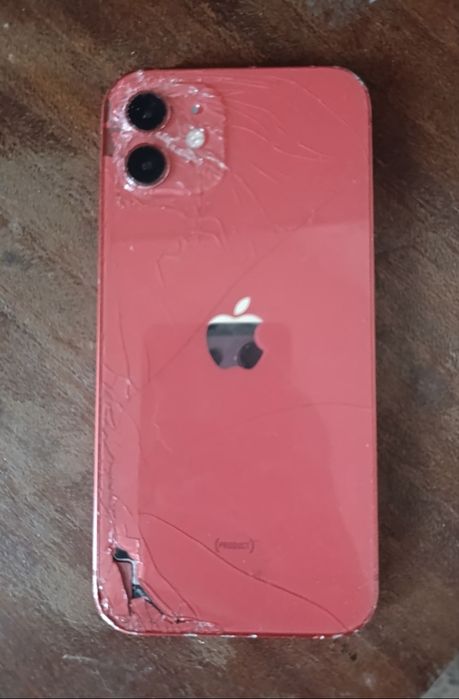 Продавам iPhone 12