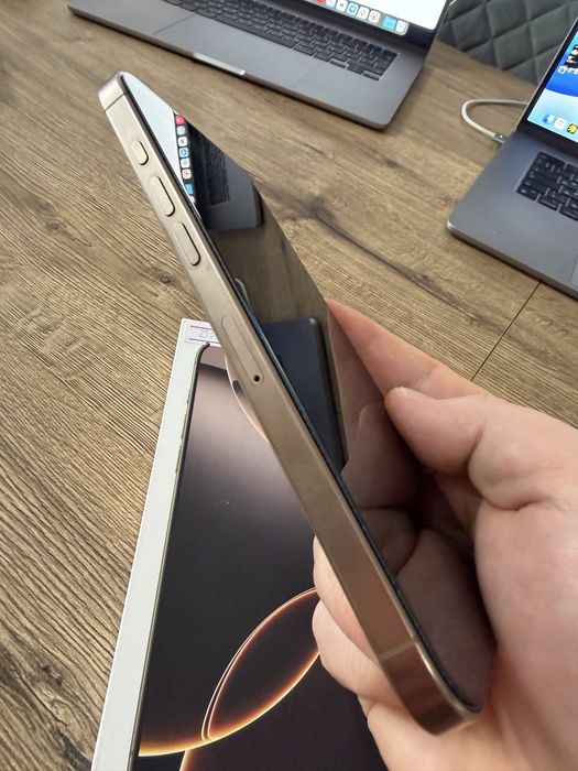 Продаю Iphone 16 pro max 256GB