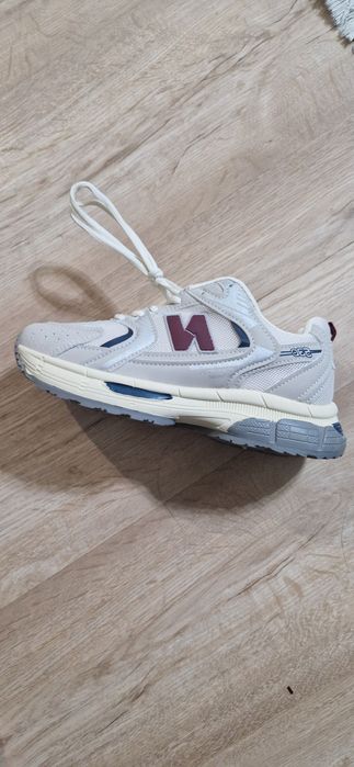 Кроссовки новые легкие