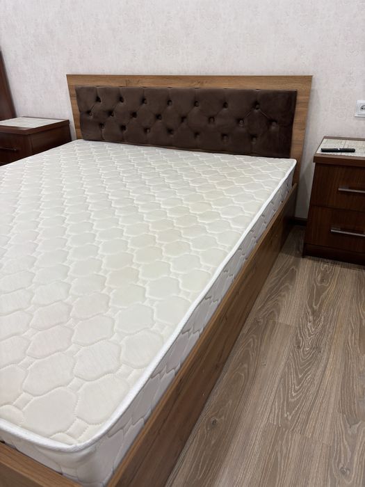 Двуспальная кровать