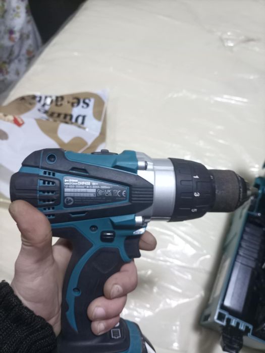 Vând bormașini makita