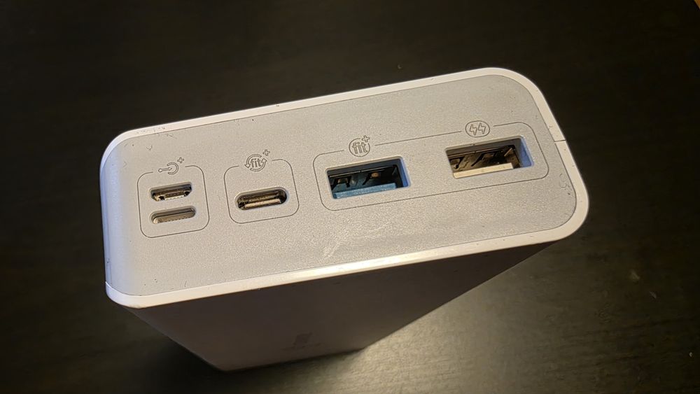 Baterie externă Romoss Sense 8+ 30000 mAh  (impecabilă) +  husă din silicon