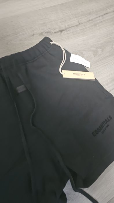 Pantaloni essentials
