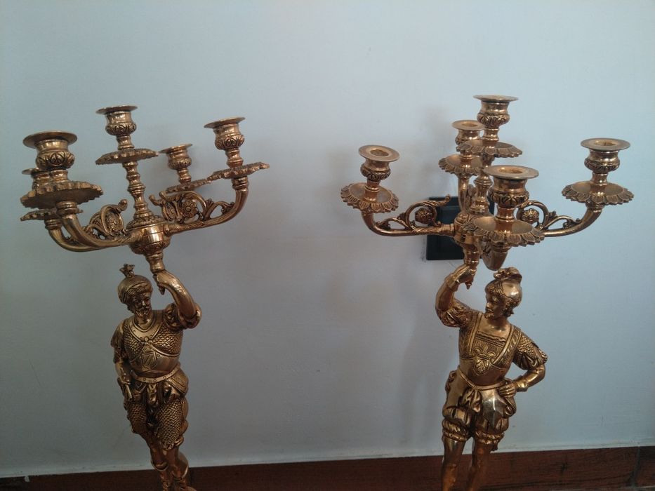 Продавам два масивни антикварни свещника петици огромни тежки