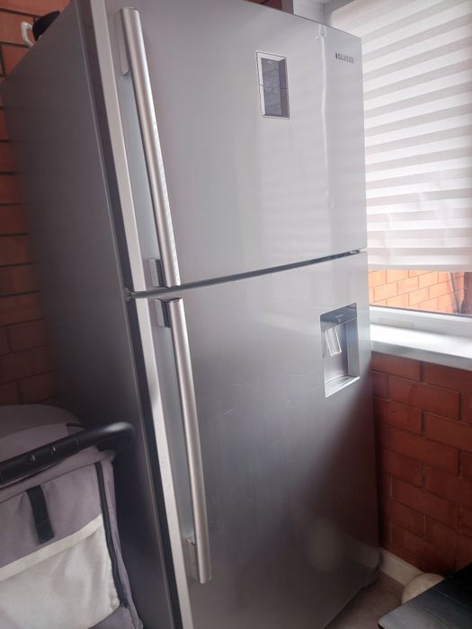 Холодильник большой