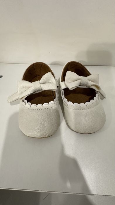 Белое пышное платье на девочку