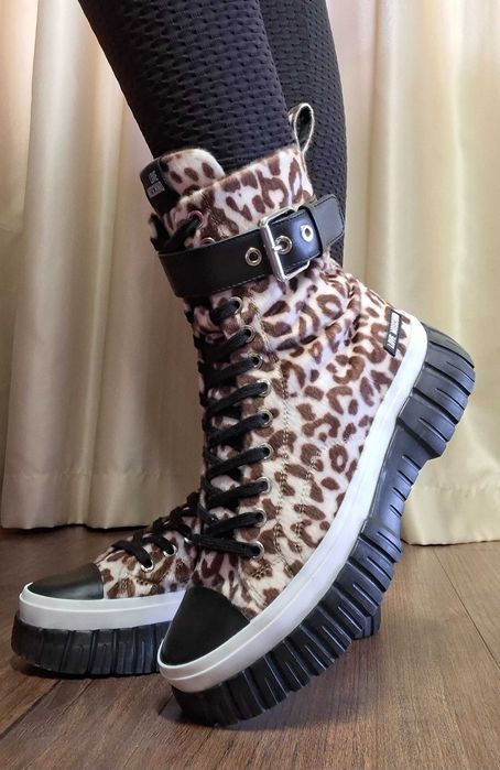 Оригинални Боти Moschino