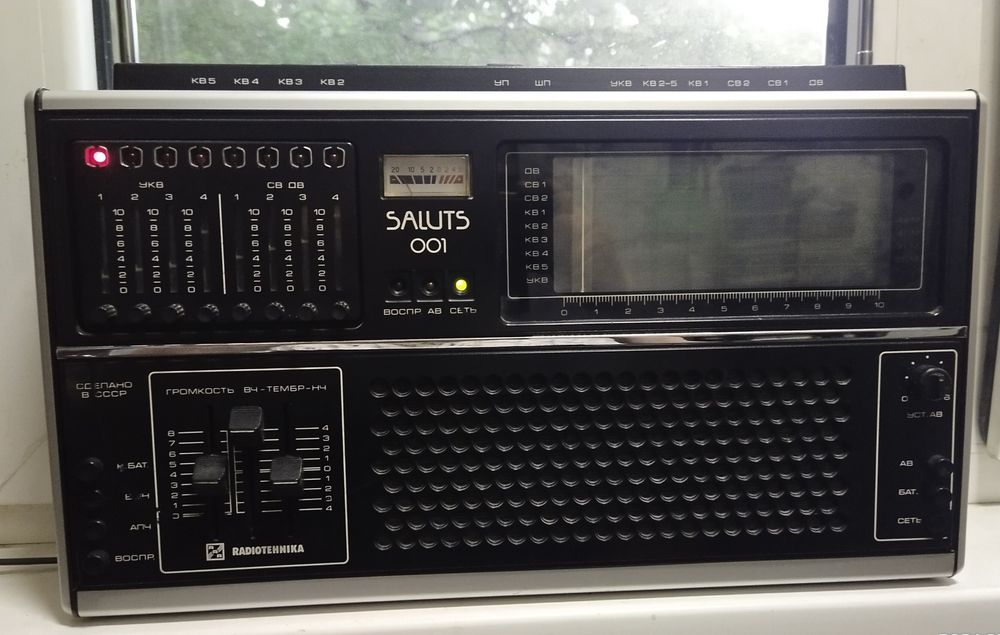 Радиоприемник  SALUTS-001