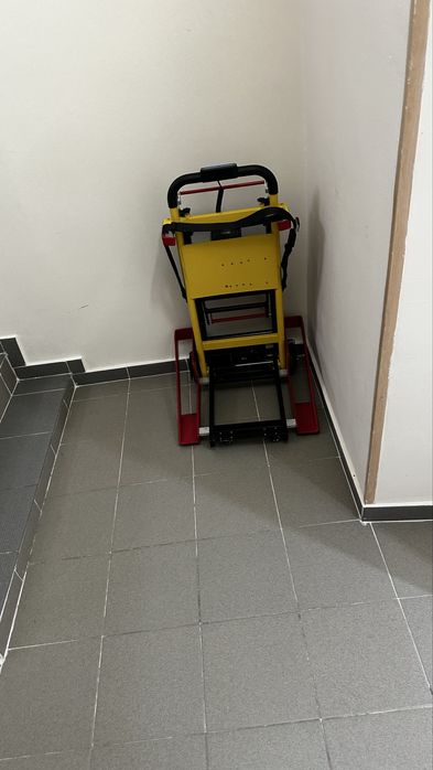 Подъемник лестничный, гусеничный для инвалидов