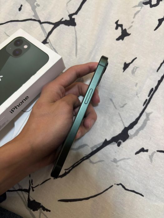 iPhone 13 green.