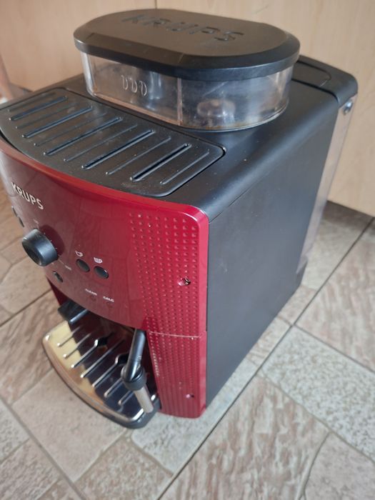 Espressor automat Krups Essential EA810770.