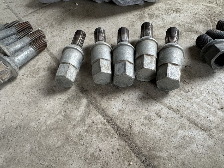 Колесные болты,(оригинал)