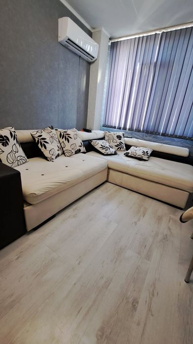 Ъглов диван с маса