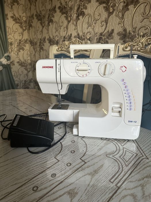 Швейная машина JANOME