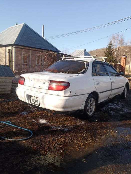 Продам автомобиль тайота Карина.