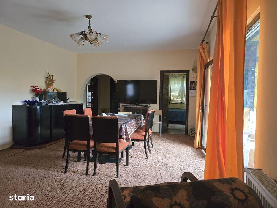 Breaza, Casa de vanzare, 7 camere, teren, livada 3800m², zona centrala