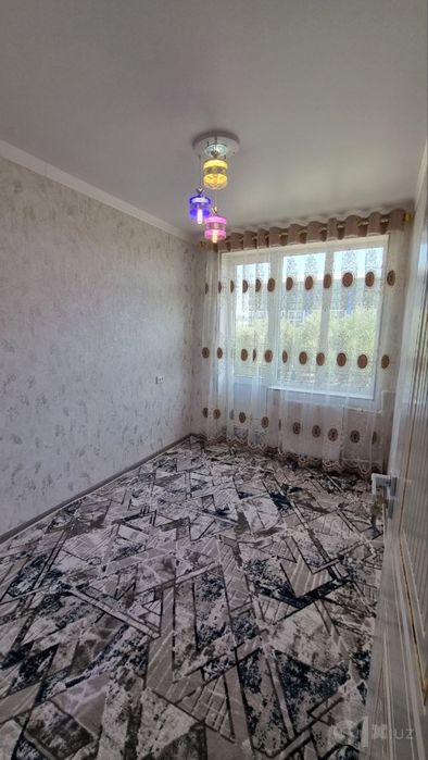 Sotiladi 2 xona 4 qavat 320 mln  4 mikrarayon 11 maktab cho’lquvar mfy