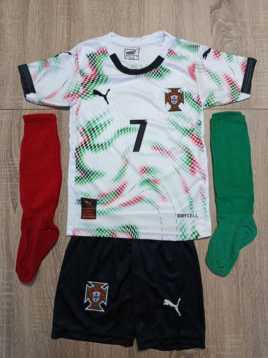 Роналдо Португалия бял