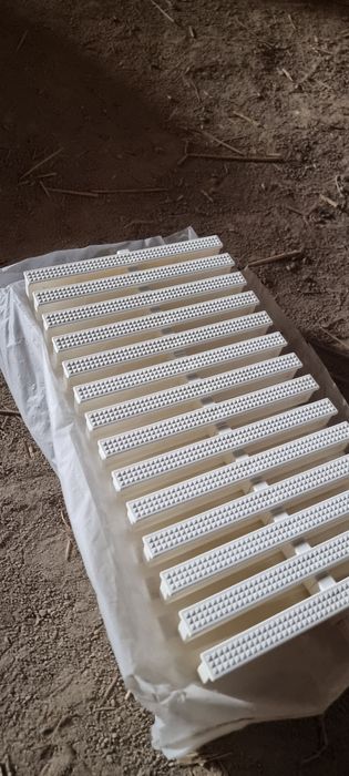 Перелевная решотка для бассейна