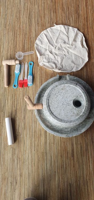 Голяма ръчна каменна мелница