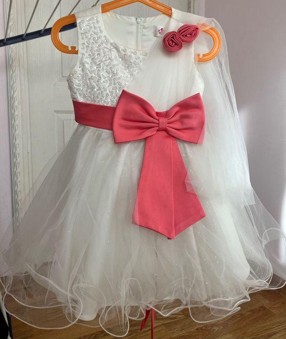 Нарядное платье для девочки 3-4 года