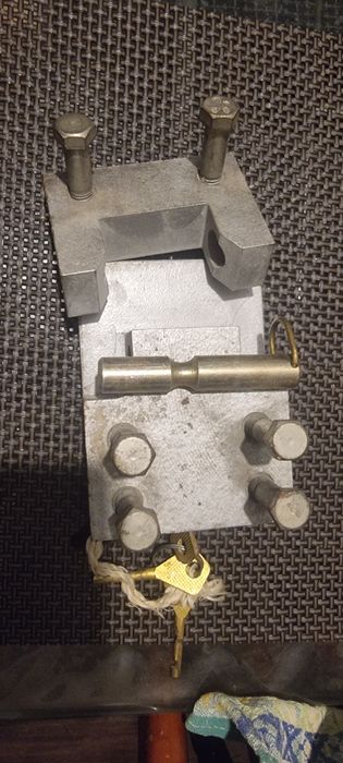 Продам гаражный замок (новый)