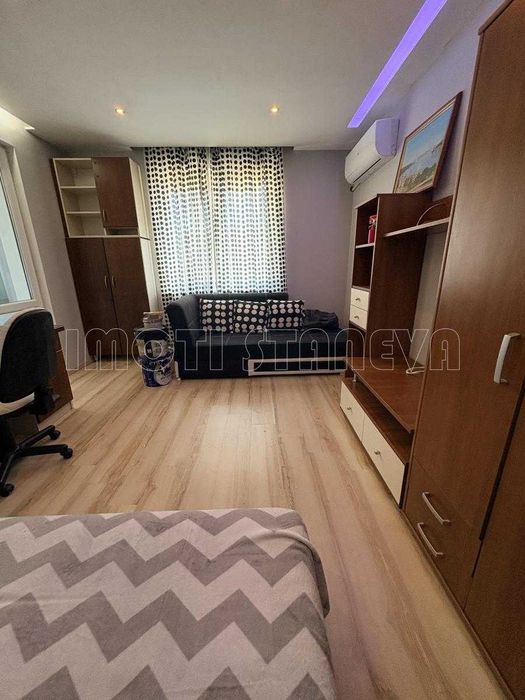 Ремонтиран четиристаен тухлен апартамент в ж.к. „Крум Бъчваров"