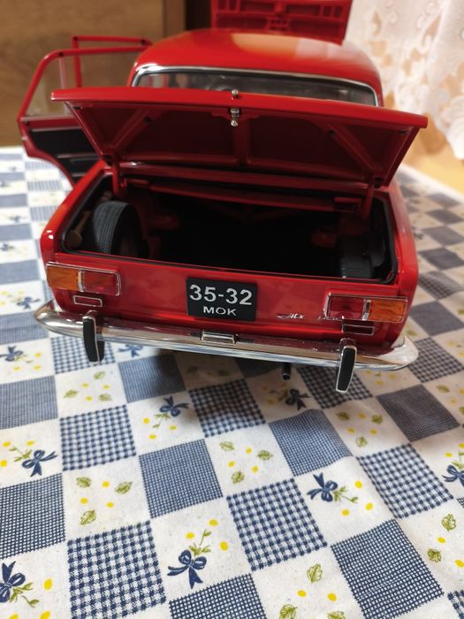 Продавам Жигули мащаб 1:8