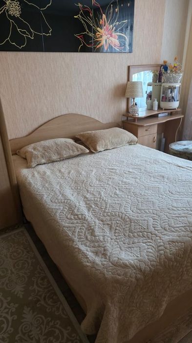 Продам спальный гарнитур