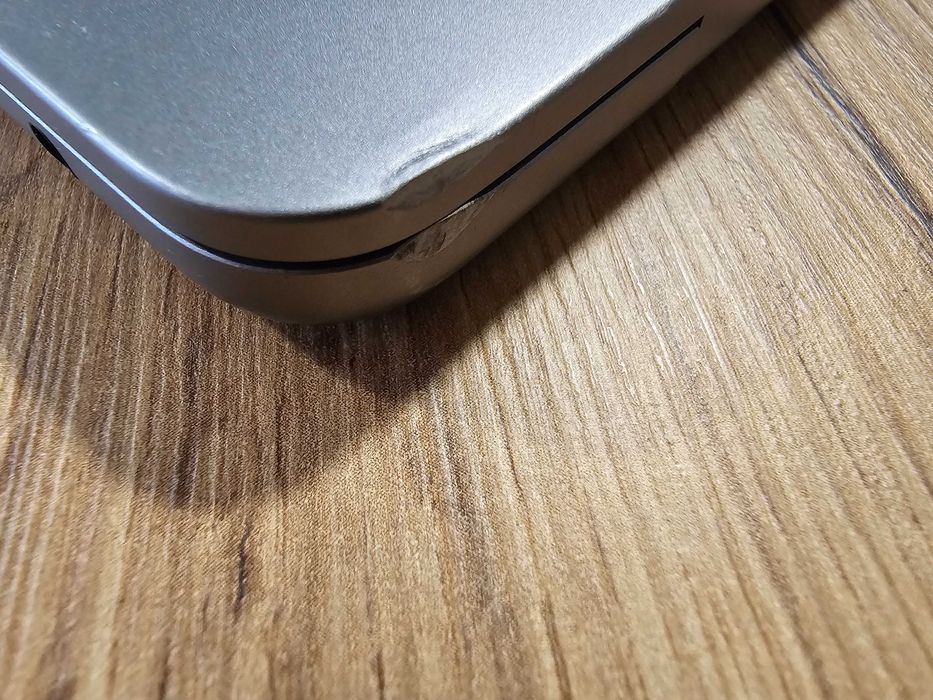 MacBook Air 13.6" M2 (2022) | 8GB | 256GB SSD | Space Gray | + кутия | БЕЗ зарядно | Проблемен екран | A2681