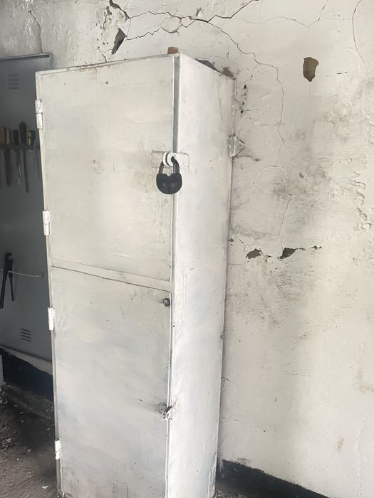 продаю сейф огромный