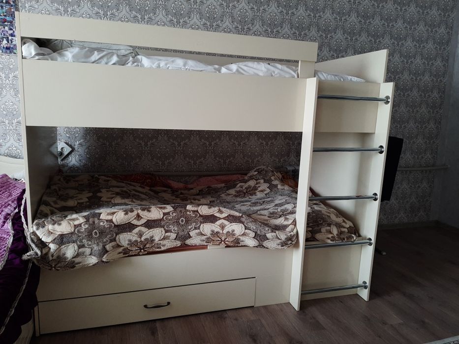 Двухярусная кровать