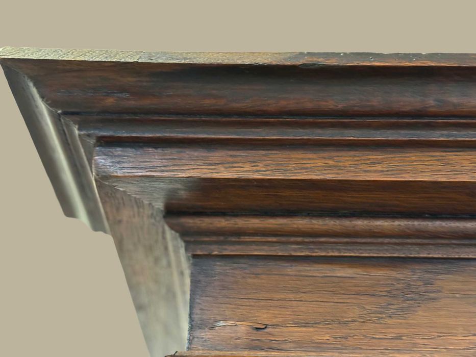 Стенна витрина-шкаф от дъб