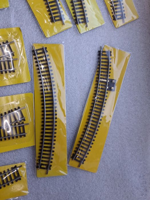 Lot macaze+sine revista trenulet electric scara H0