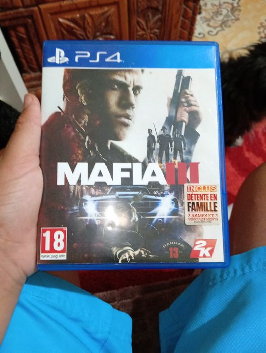 Vind PS4 slim 850lei va și nou