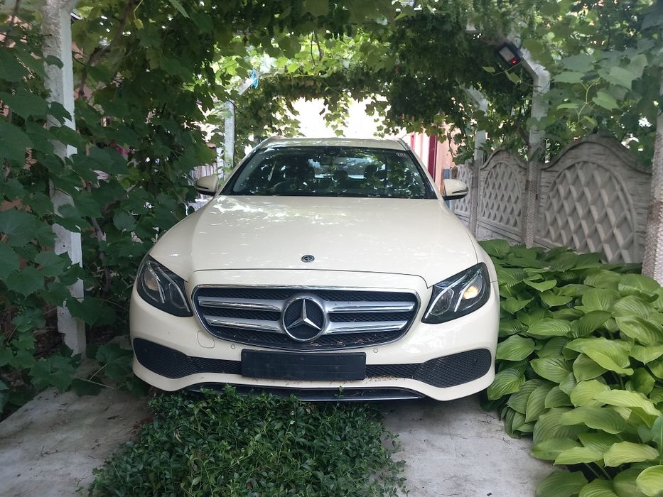 Dezmembrez Mercedes w213