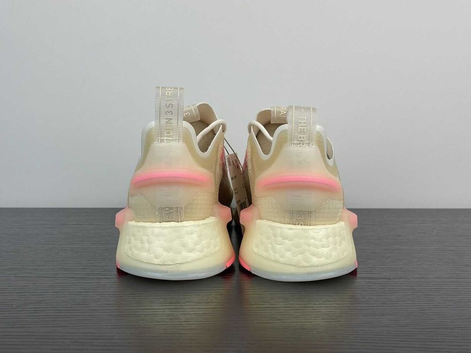 Оригинални спортни обувки ADIDAS NMD V3 размер  EU38