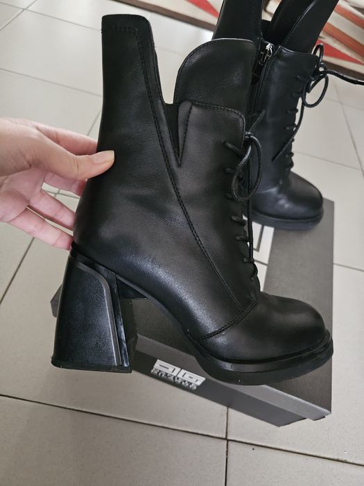 Дамски боти от естествена кожа