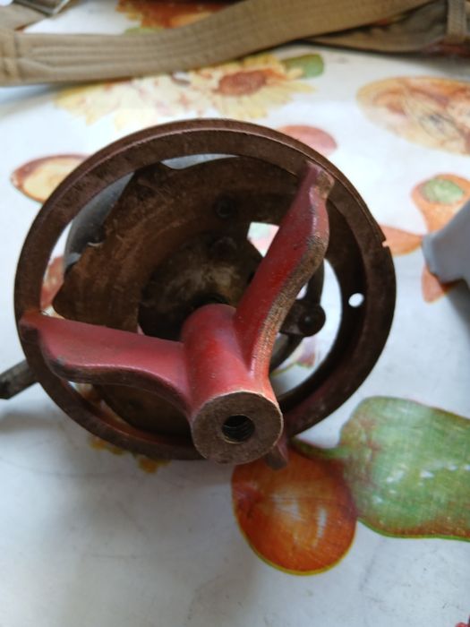 Плитка электрическая ,моторчик венилятора.