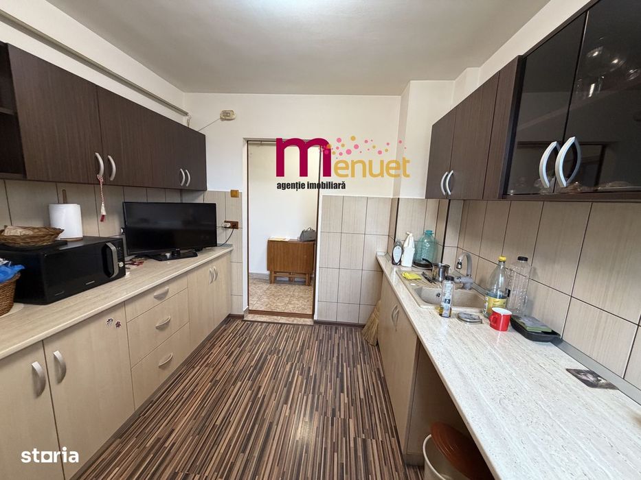 Apartament 3 camere,str.Victoriei+garaj si boxa