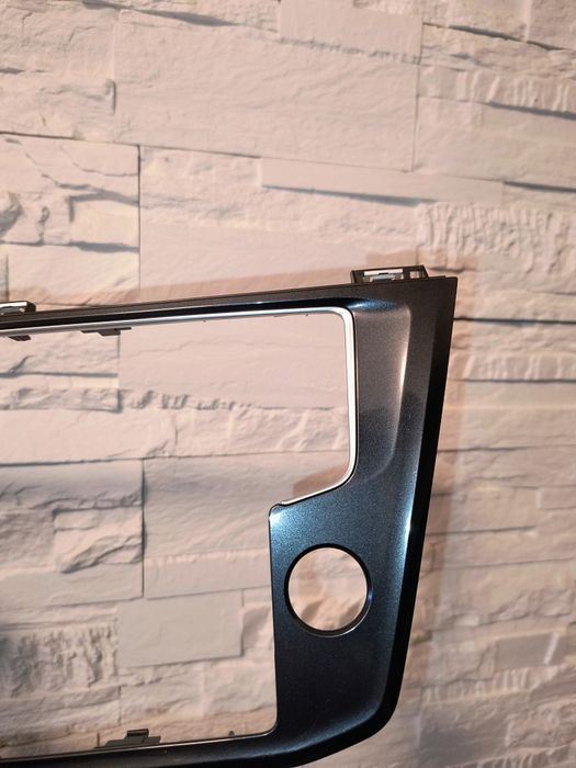 Рамка ,дисплей за навигация тигуан 2