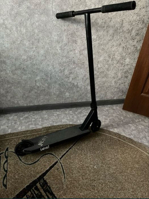 Продам трюковой самокат LIMIT