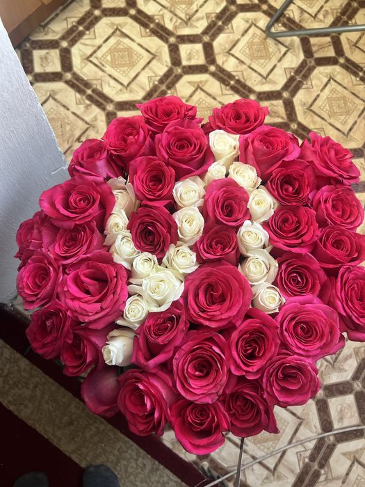 И әріпімен 51 розы