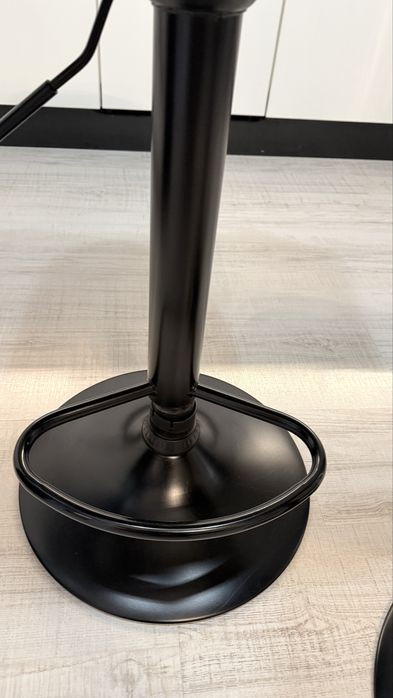 Vand 4 scaune pentru bar