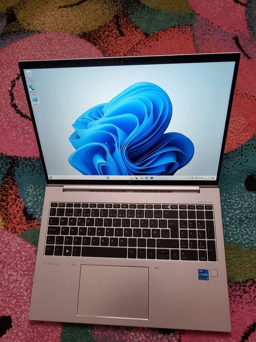 HP elitebook 860 g10 16 inch i5 1335u