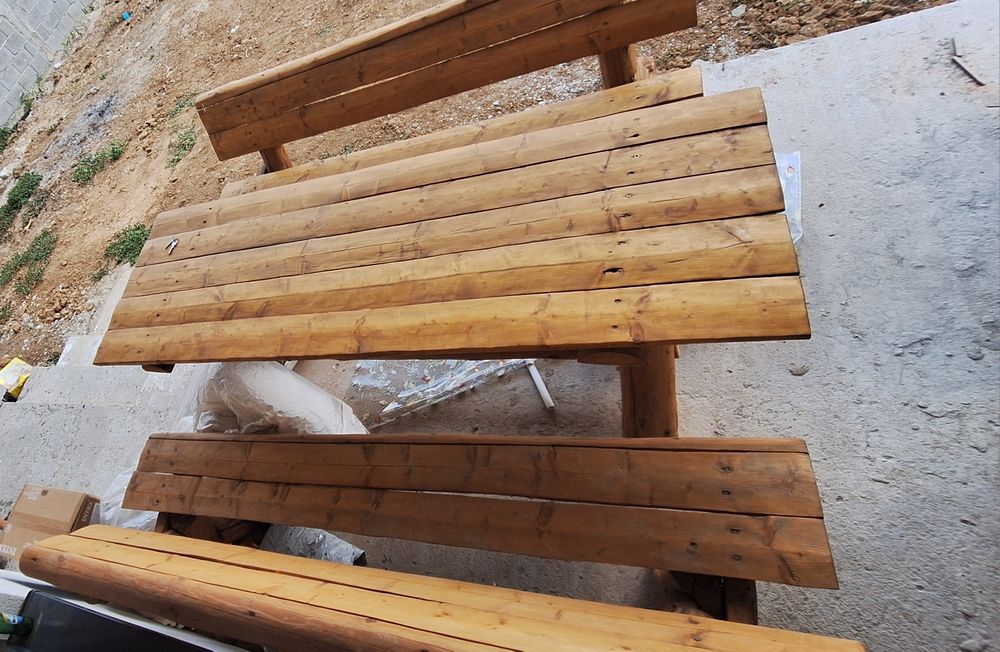 Masă și bănci lemn