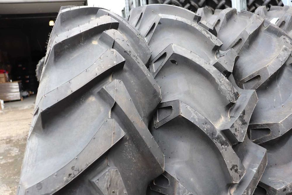 Anvelope noi 14.00-38 BKT 8PR cauciucuri tractor U650 spate