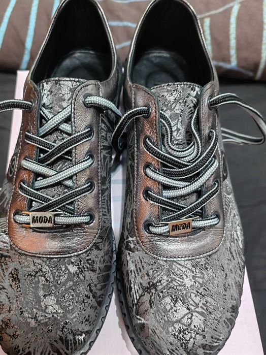 Продавам чисто нови обувки